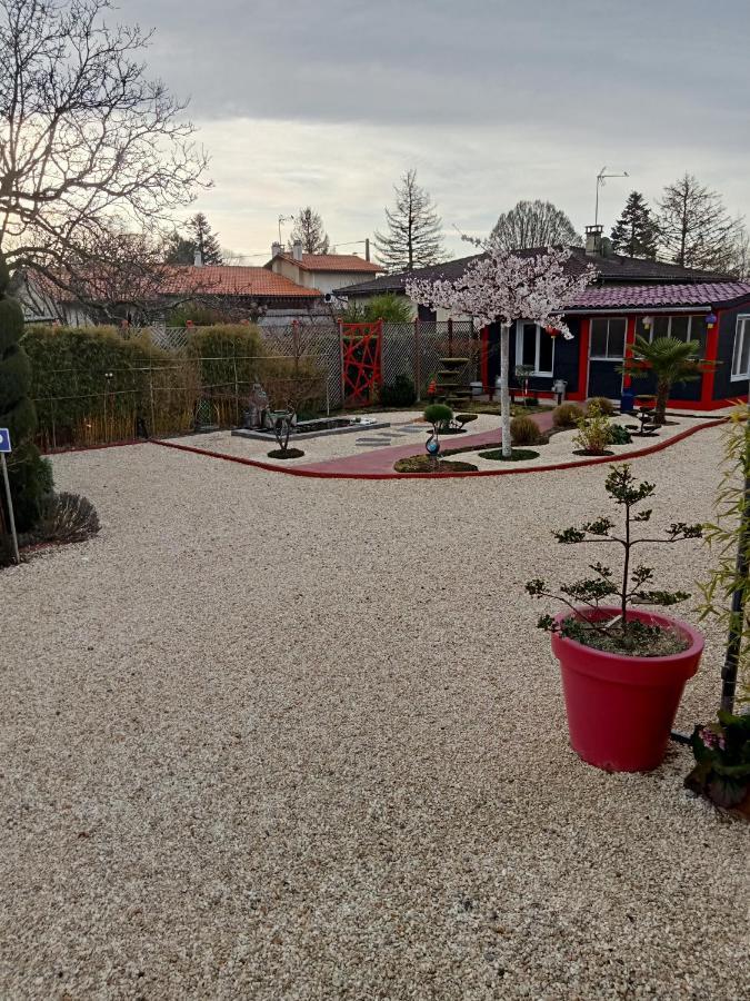 Une Pause Quelque Part Au Jardin Des Erables Et Des Niwakis Saint-Medard-de-Guizieres 외부 사진