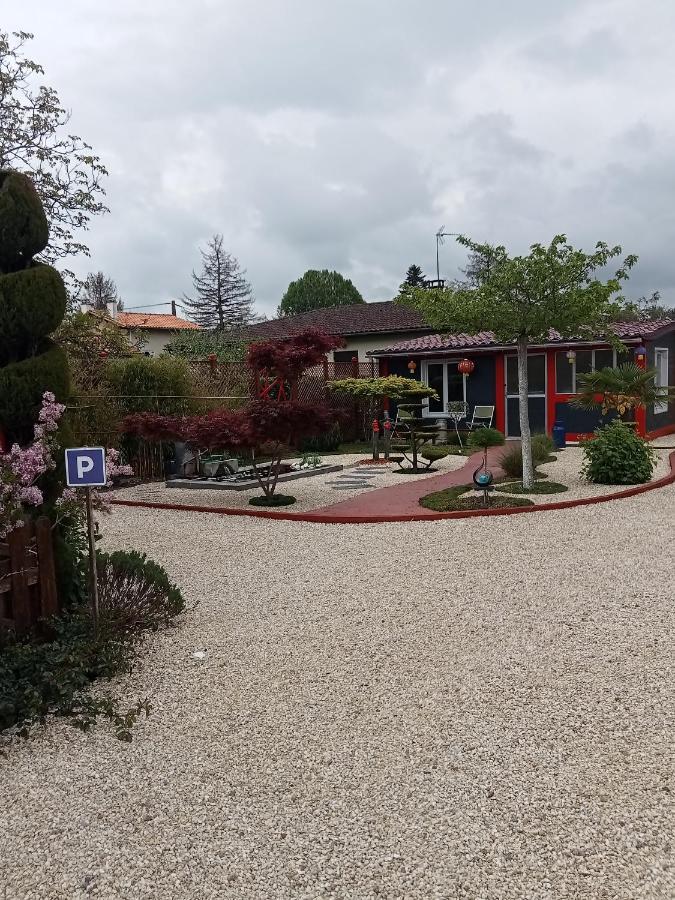 Une Pause Quelque Part Au Jardin Des Erables Et Des Niwakis Saint-Medard-de-Guizieres 외부 사진