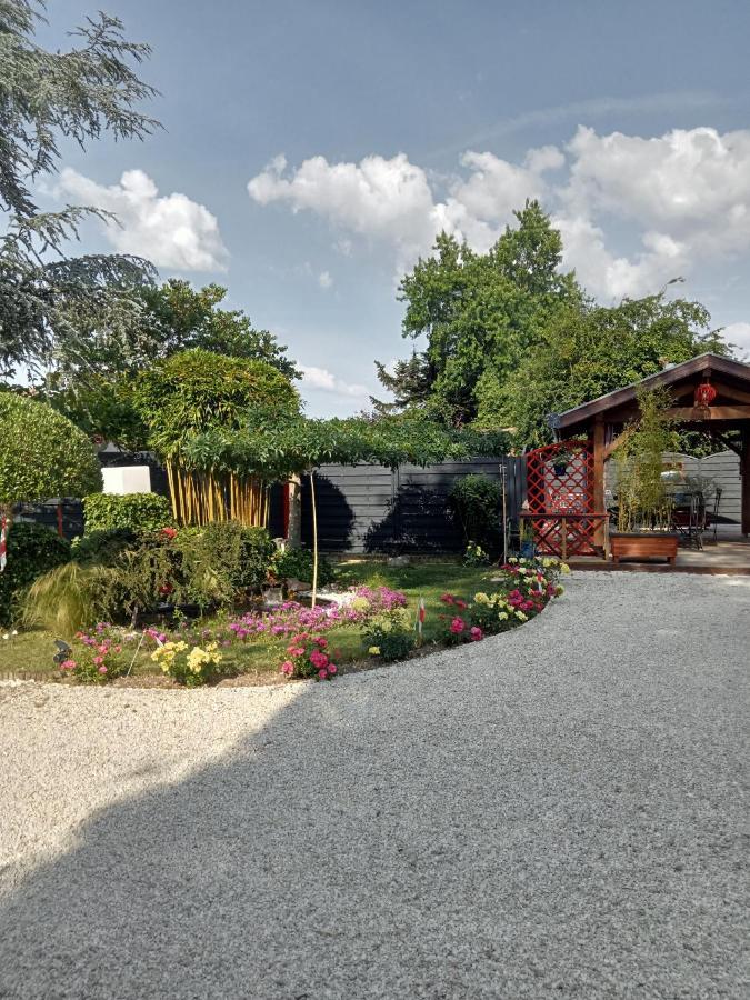 Une Pause Quelque Part Au Jardin Des Erables Et Des Niwakis Saint-Medard-de-Guizieres 외부 사진