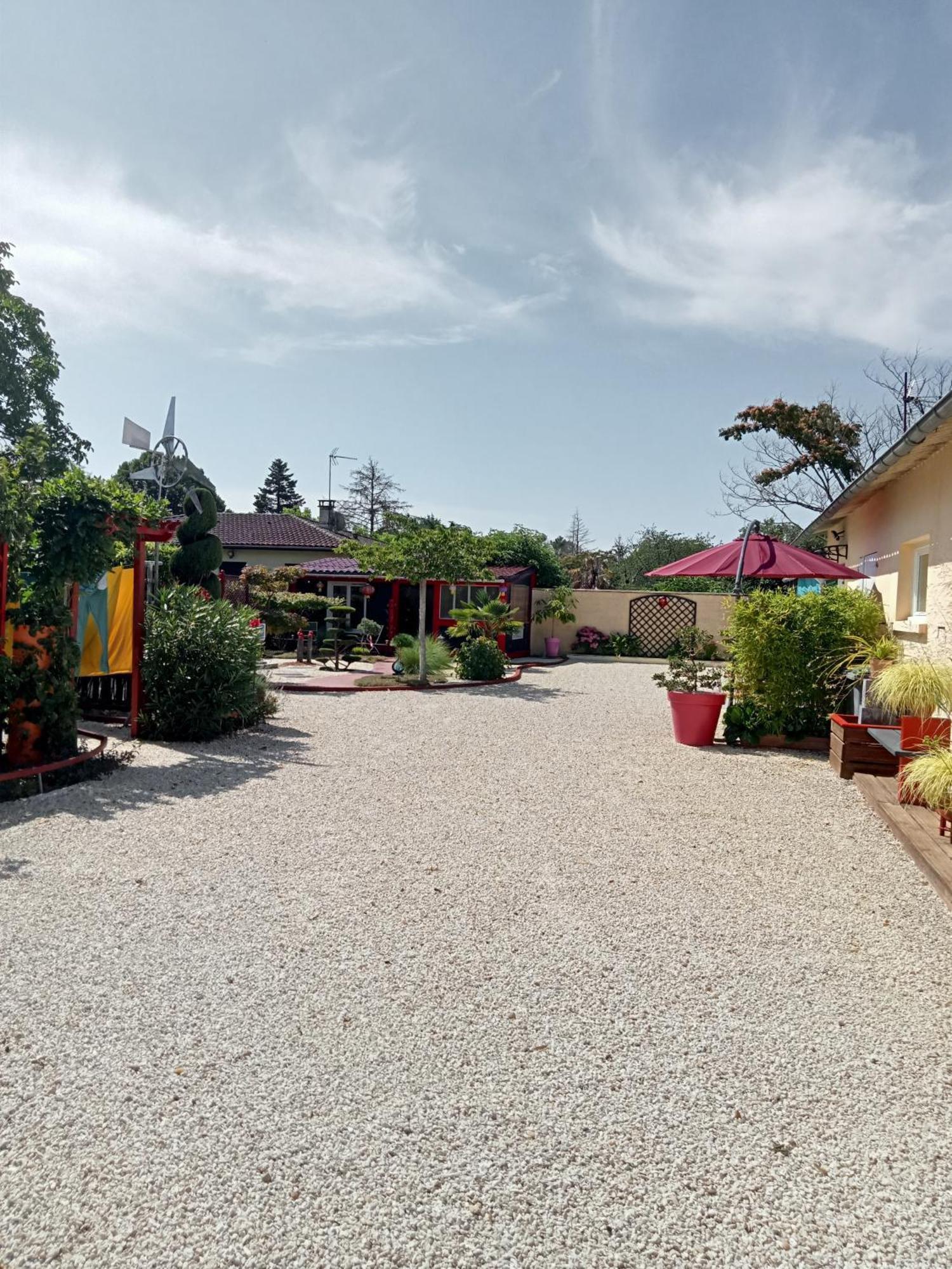 Une Pause Quelque Part Au Jardin Des Erables Et Des Niwakis Saint-Medard-de-Guizieres 외부 사진