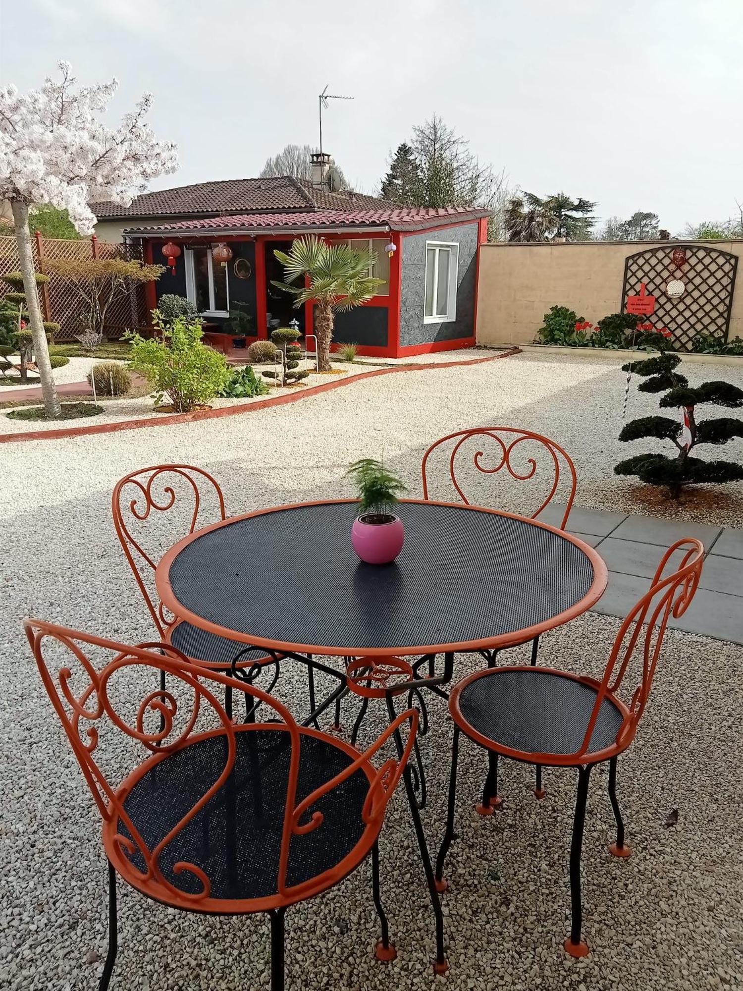 Une Pause Quelque Part Au Jardin Des Erables Et Des Niwakis Saint-Medard-de-Guizieres 외부 사진