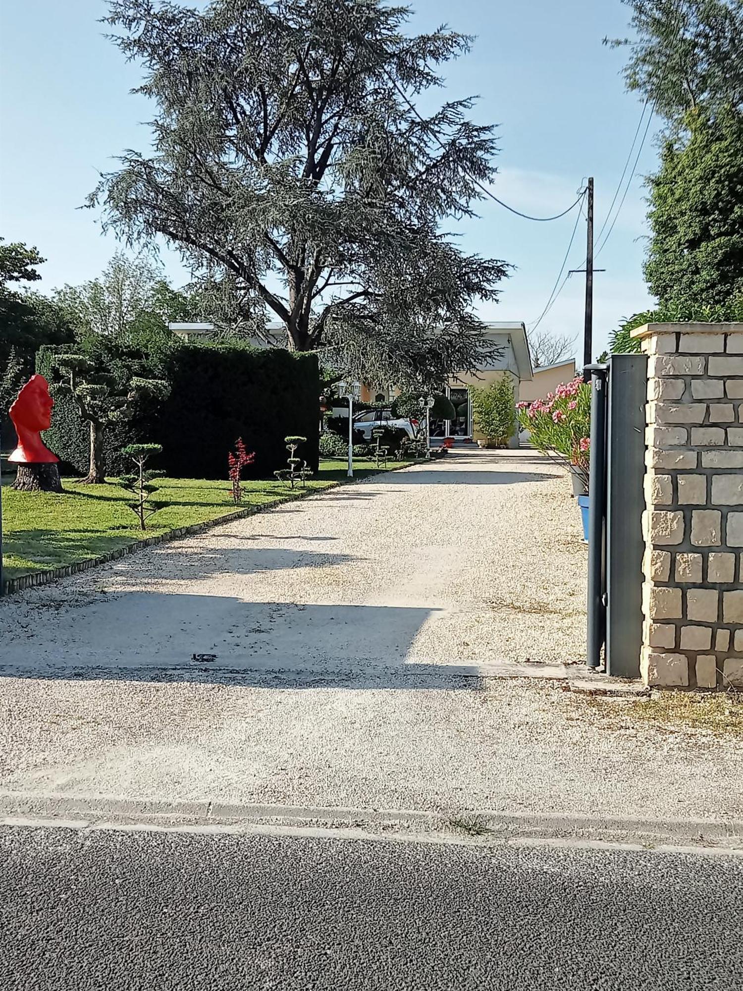 Une Pause Quelque Part Au Jardin Des Erables Et Des Niwakis Saint-Medard-de-Guizieres 외부 사진
