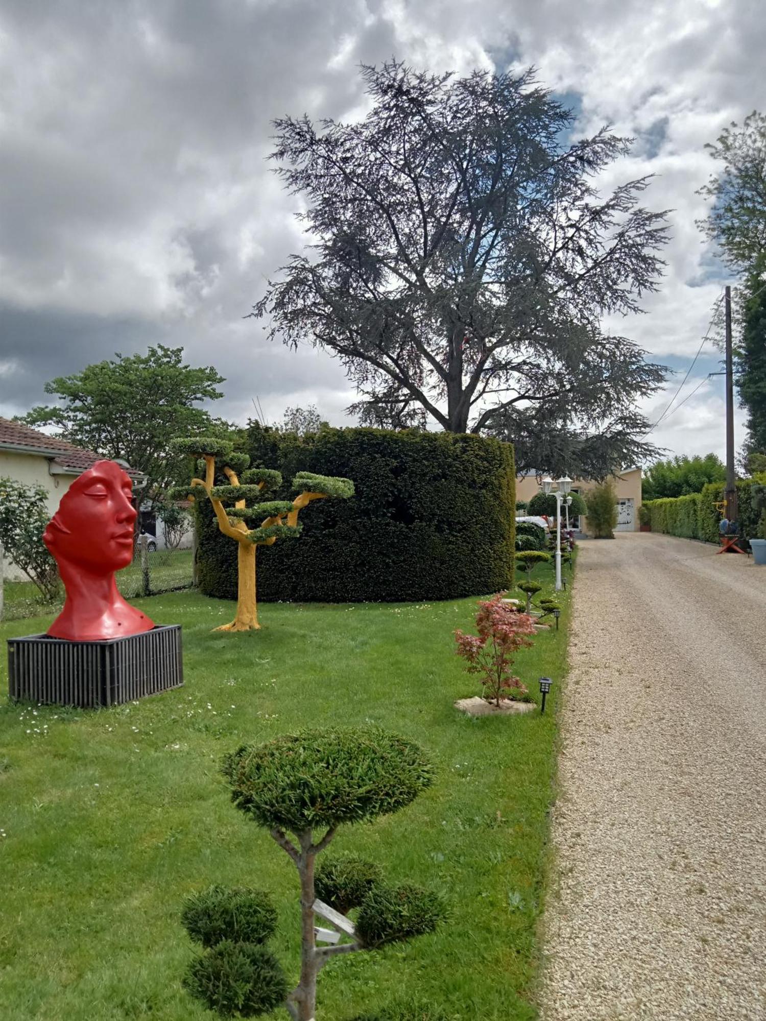 Une Pause Quelque Part Au Jardin Des Erables Et Des Niwakis Saint-Medard-de-Guizieres 외부 사진