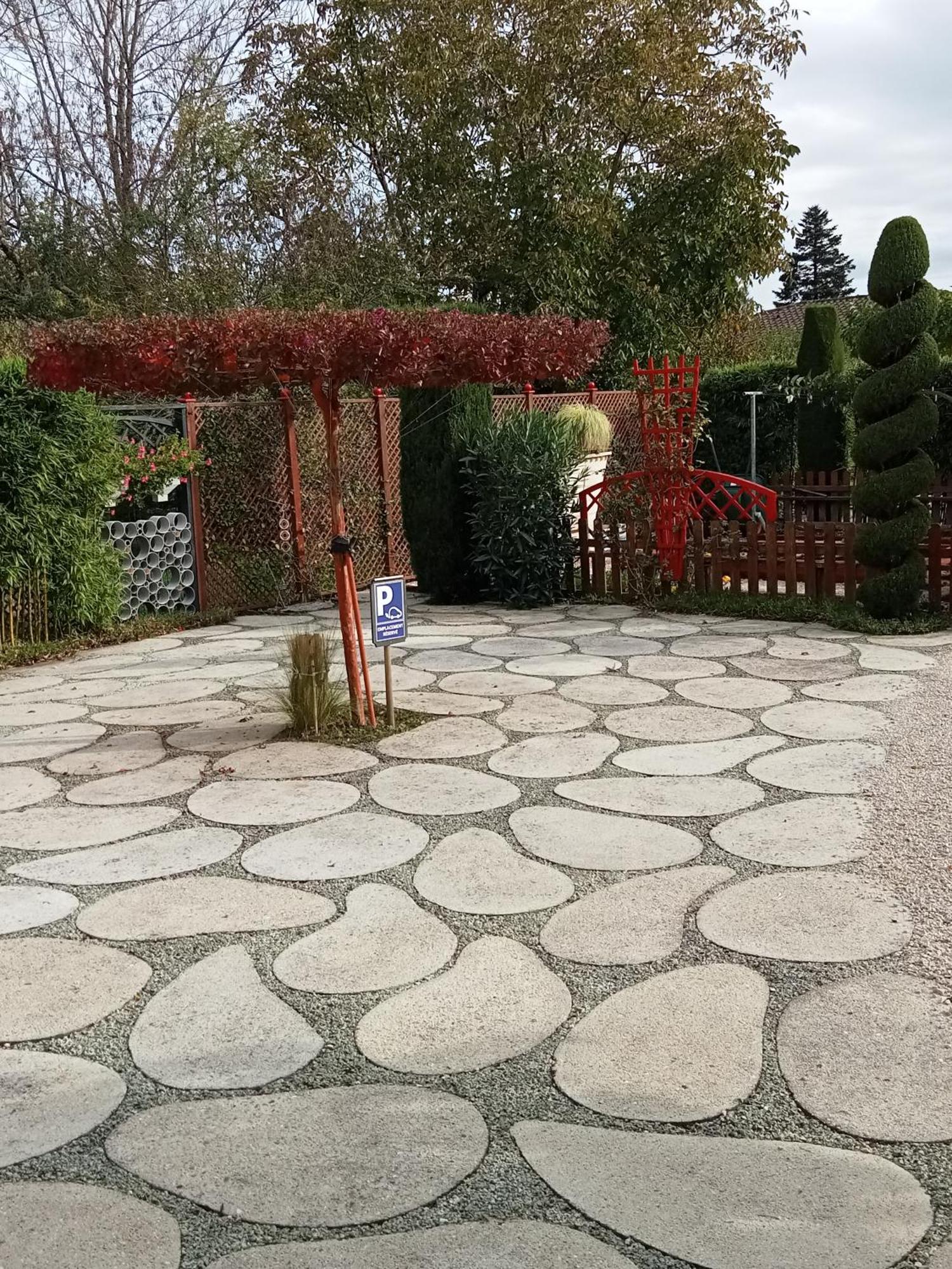 Une Pause Quelque Part Au Jardin Des Erables Et Des Niwakis Saint-Medard-de-Guizieres 외부 사진