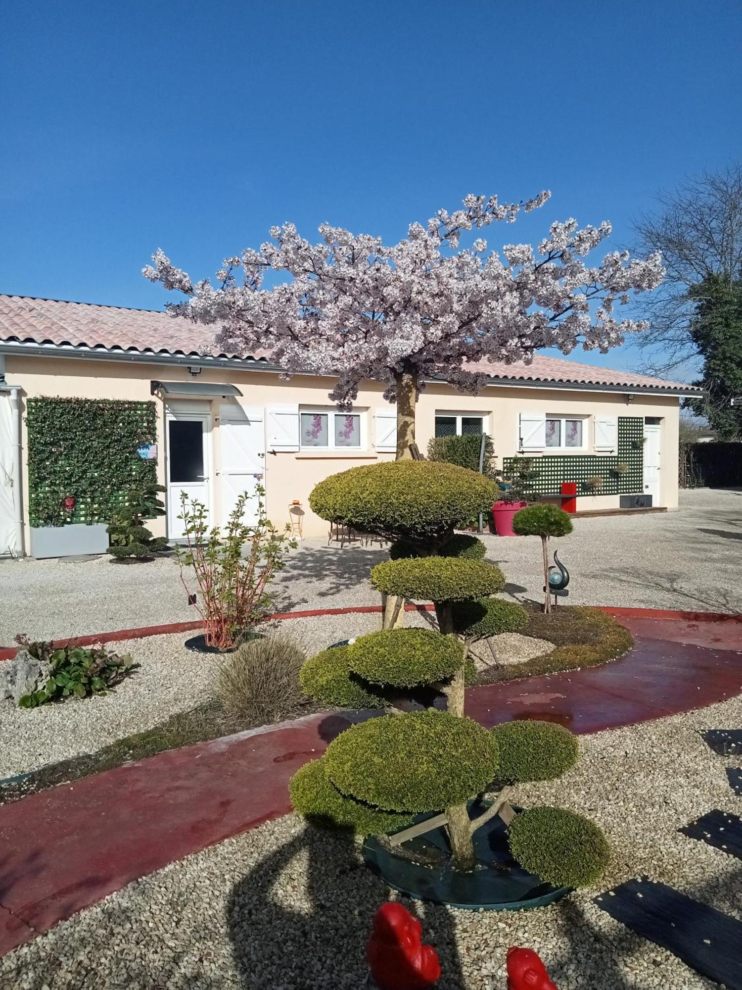 Une Pause Quelque Part Au Jardin Des Erables Et Des Niwakis Saint-Medard-de-Guizieres 외부 사진